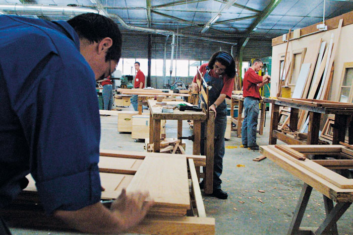 Na Escola de Produção Boisard, os alunos executam projetos reais encomendados por empresas ou clientes particulares