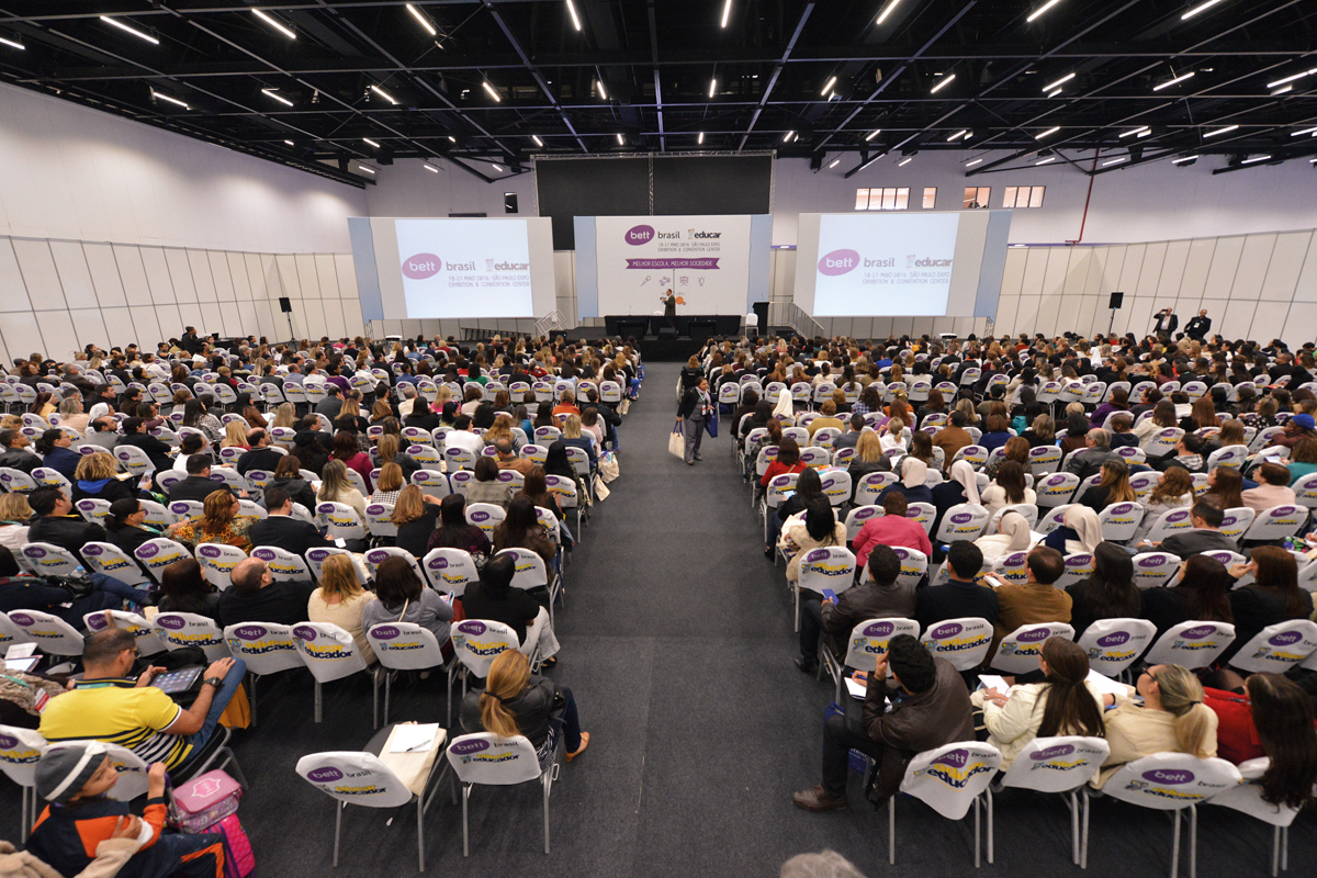 Palestra em salão da Bett Educar: inteligência artificial e BNCC estarão entre os temas discutidos e apresentados neste ano | Foto: Divulgação